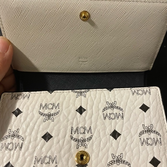✨SOLD✨MCM wallet - Picture 3 of 5